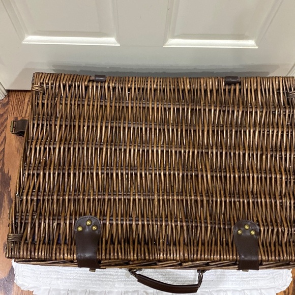 Pottery Barn Other - Pottery barn picnic basket